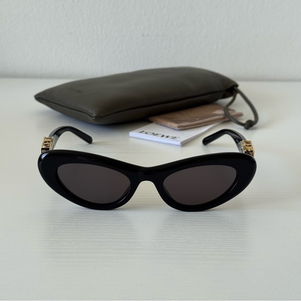 New! Loewe Black Cat-Eye Sunglasses LW40156U 01A, Authentic
